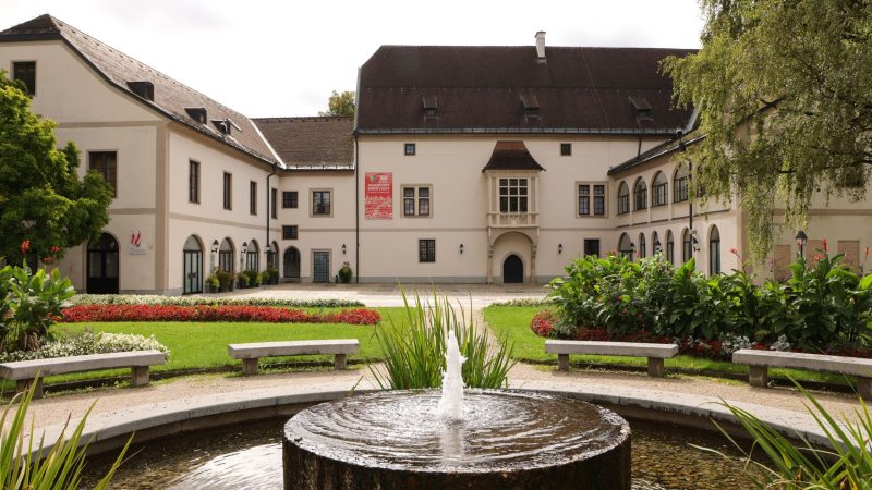 Brunnen vor der Welser Burg